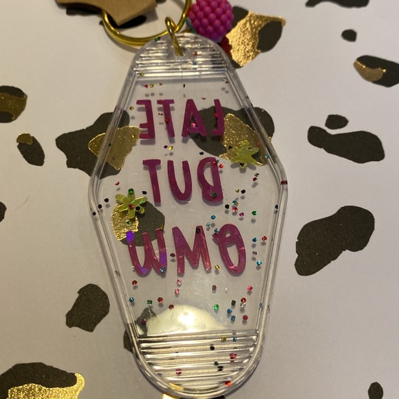 Motel Keychain - Picture 3 of 3